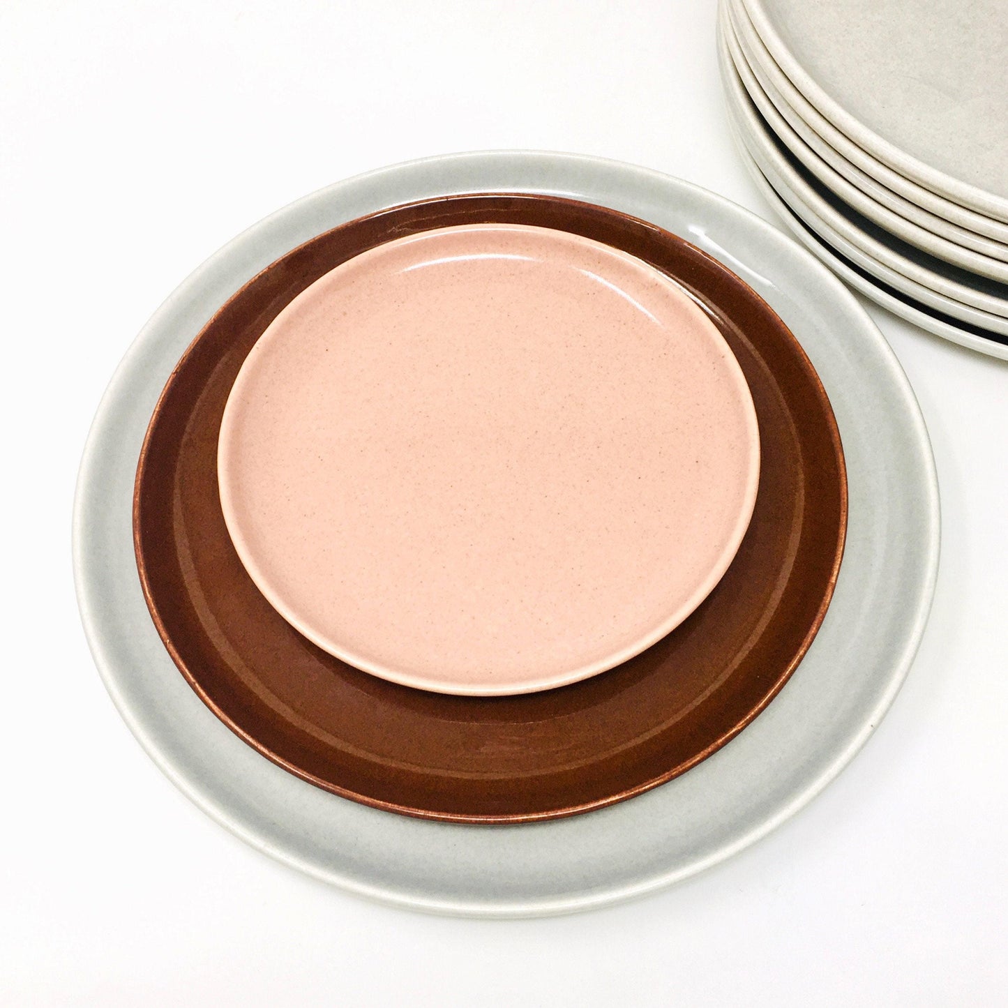 Russel Wright American Modern | Dinner Plate Granite Gray | Steubenville Pottery, 1939-1959